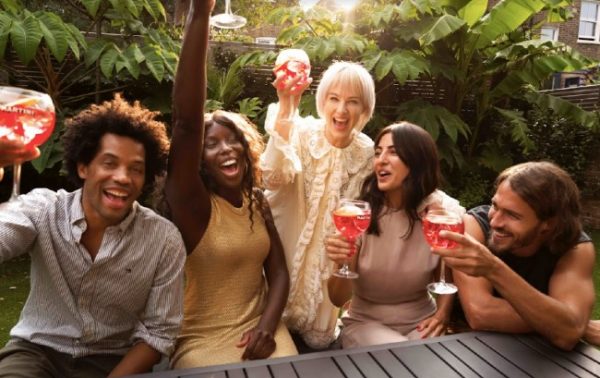 Martini campaign commemorates friendships