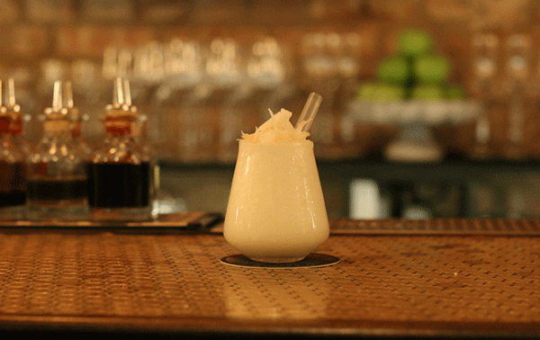 Cocktail stories: Champagne Piña Colada, Coupette