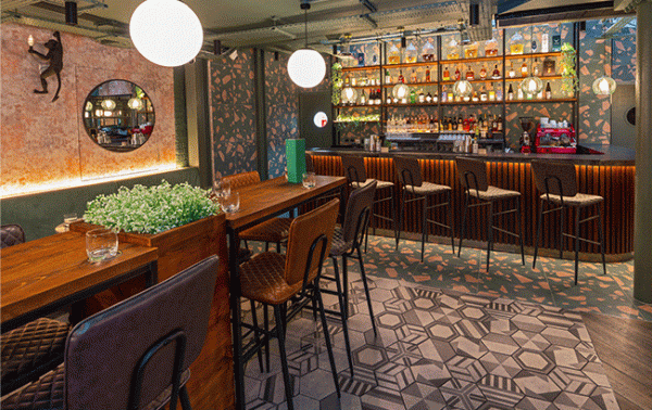 London bars back Ukraine