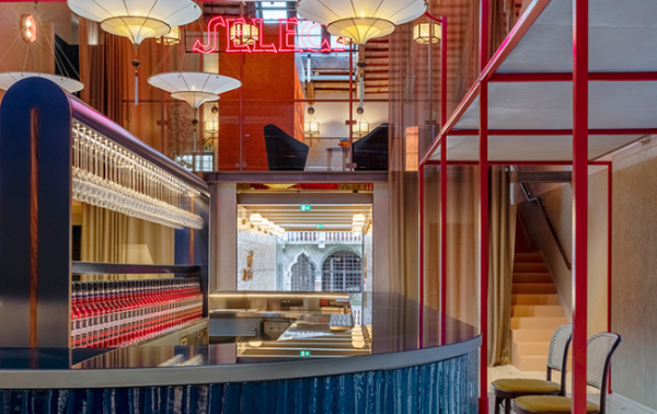 Select Aperitivo opens Venetian brand home