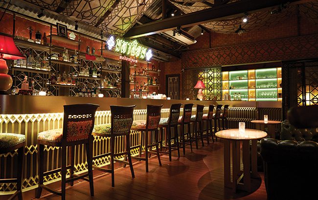Mahaniyom Cocktail Bar interior
