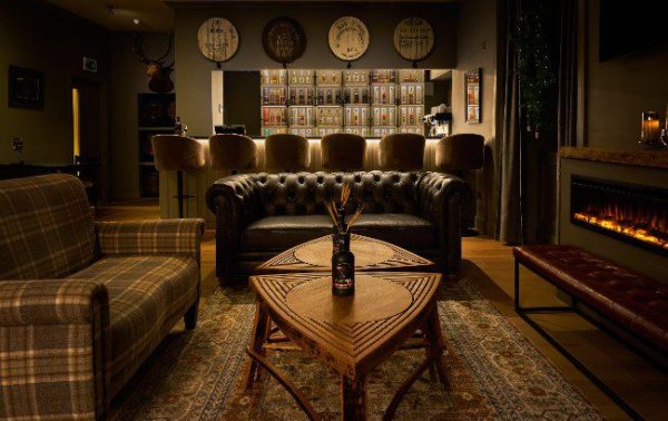 Duncan Taylor opens The Club Room