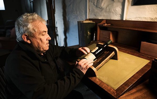 Lagavulin honours Iain McArthur with special bottling