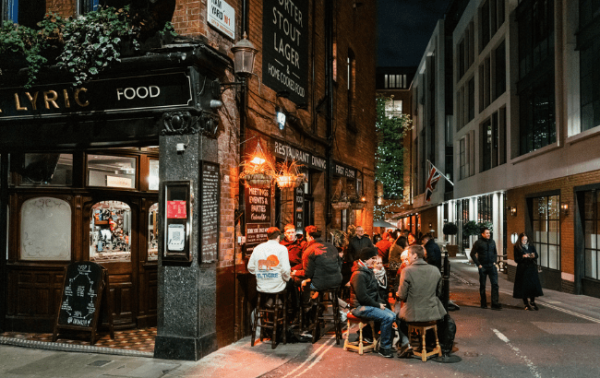 UK bar sales rose 5.6% in December
