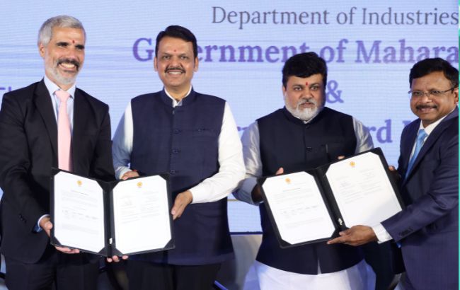 L-R: Jean Touboul, CEO, Pernod Ricard India; Shri Devendra Fadnavis, deputy chief minister of Maharashtra; Shri Uday Samant, minister of industries, Maharashtra; and Dr Harshdeep Kamble, principal secretary industries