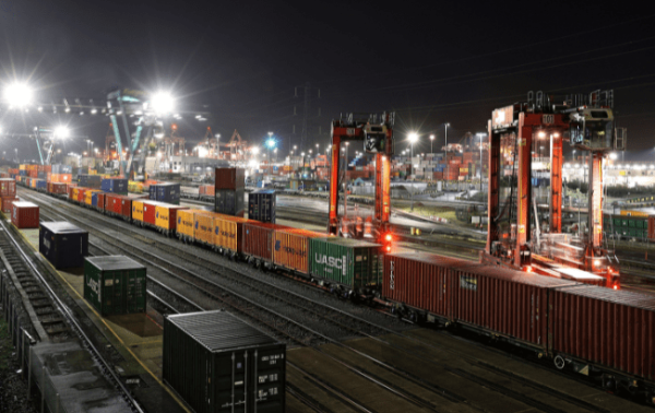 DP World doubles rail links