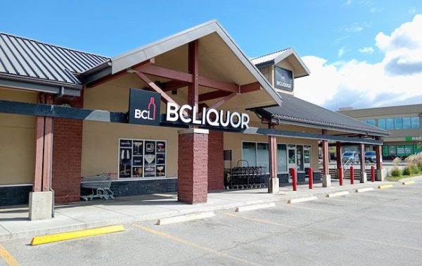 US spirits sales drop 66% in Canada