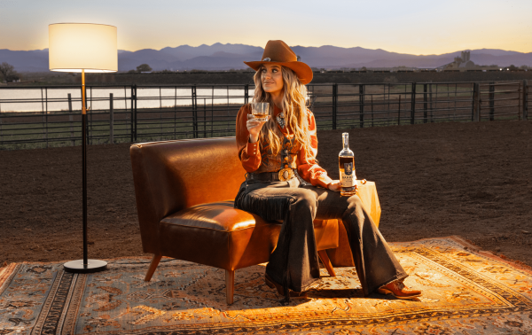 Lainey Wilson takes Barmen 1873 Bourbon on tour