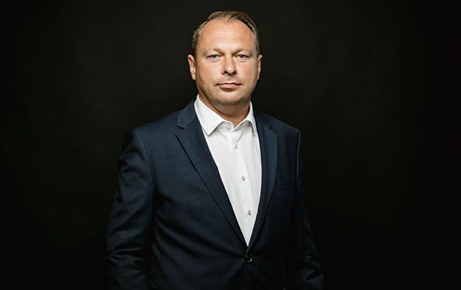 Schwarze-und-Schlichte