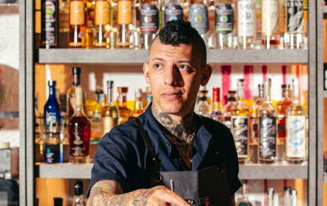 Bartenders ins and out Gabriel Lowe