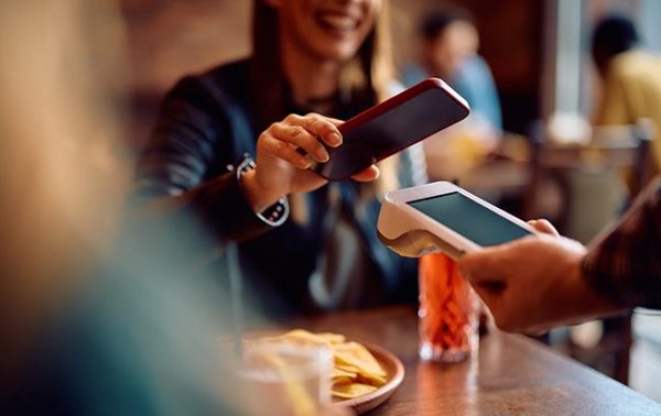 Contactless payments halve UK tipping rate